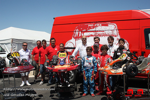Varios pilotos participantes cadetes y alevines en el Circuito Kartpetania