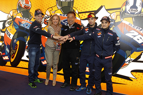 Begoña Elices,  Dani Pedrosa, Casey Stoner, Andrea Dovizioso, Shuhei Nakamoto